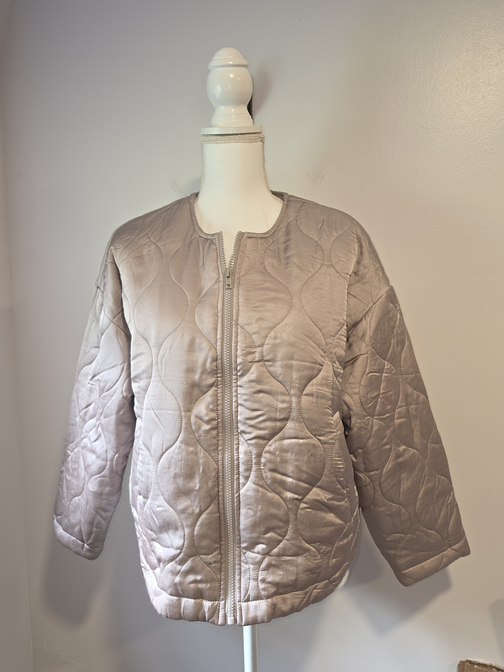 NWT Olivaceous Quilted Satin Zip-Front Jacket in Light Taupe Women's Size Small